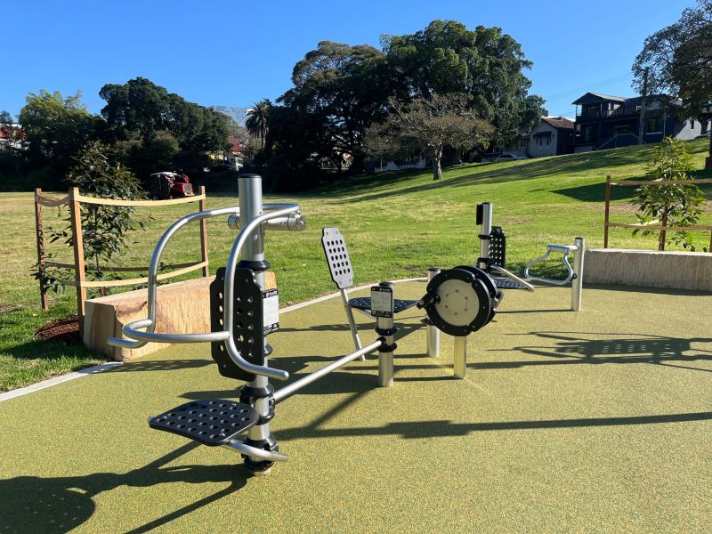 Outdoor gym equipment