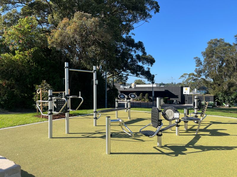 Outdoor gym equipment