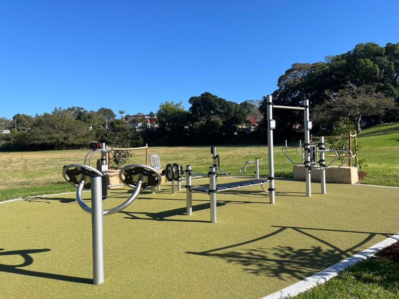 Outdoor gym equipment